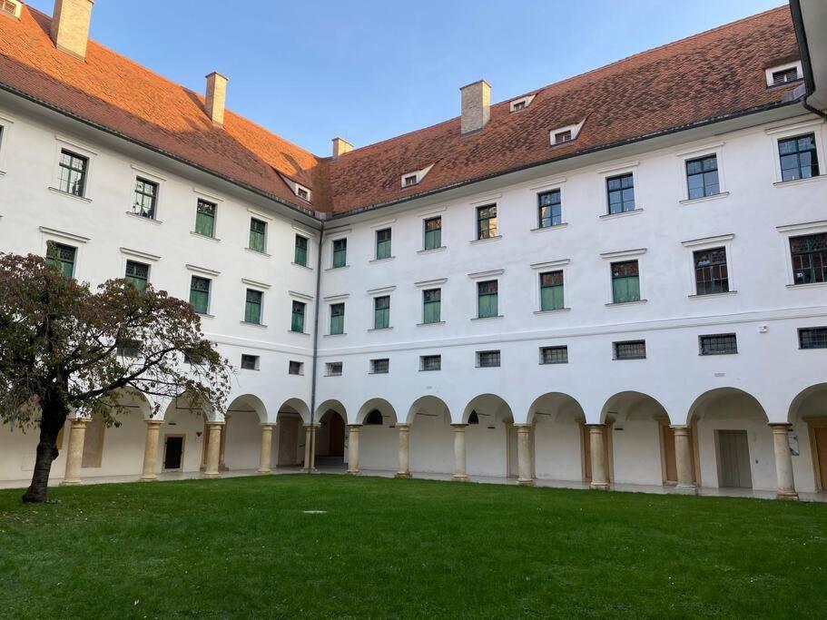 Living In The Heart Of Graz Apartment Exterior photo